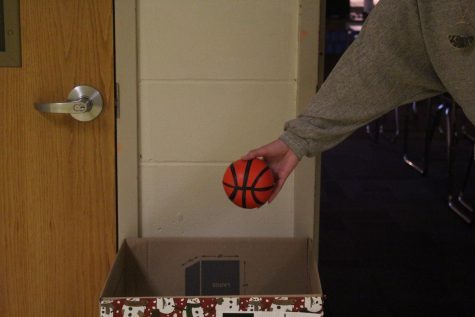 Class of 2022 hosts Cardinal Glennon donation drive