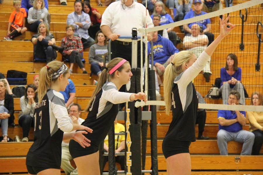 Girls Volleyball dominates Districts, wins title