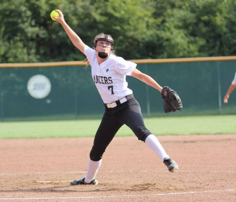 Softball starts season with 4-4 record