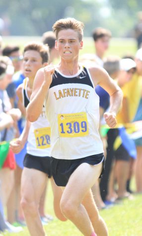 Members of both boys and girls cross country teams qualify for state