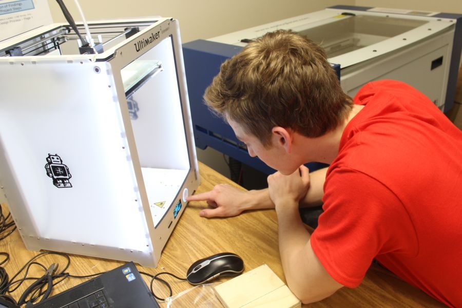 In Engineering, senior Justin Schreiner prints out a part of a 3D model that holds and protects Apple headphones. “It’s cool that there’s not a set curriculum and I’m able to develop my own ideas into an actual hold-able product,” Schreiner said.