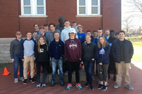 Civil War class visits cemetery, museum for field trip