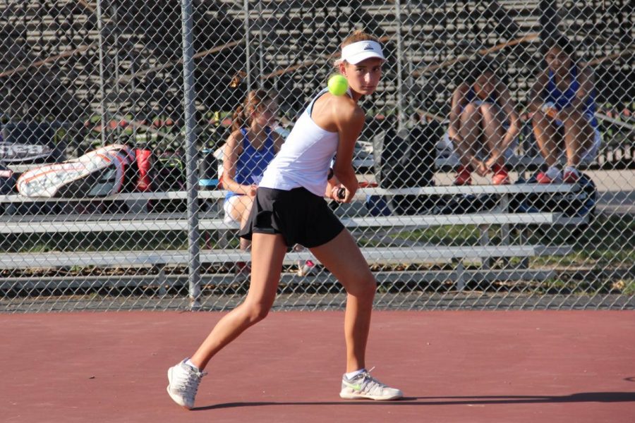 During the Sept. 5 tennis match against Ladue, freshman Katie Ferguson prepares to return a serve back to her opponent. Ferguson won the match, and on Oct. 20, she finished her first season at LHS with a fourth place State finish. 