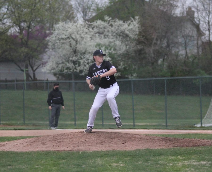 Sophomore+PJ+Rogan+takes+the+mound+on+April+8+against+Lindbergh.+Rogan+threw+three+innings+and+gave+up+seven+hits.+