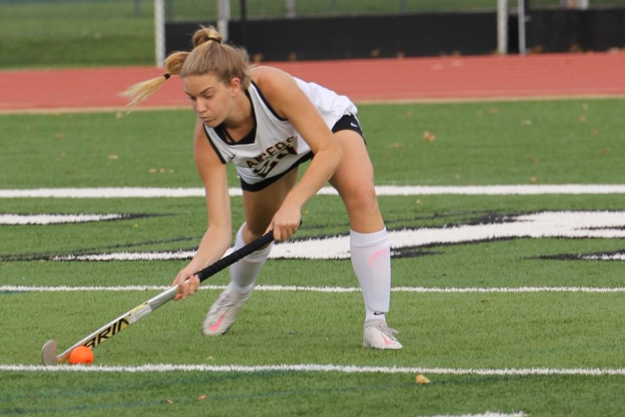 During+field+hockeys+last+regular+season+game+and+their+Teacher+Appreciation+Night+against+Nerinx+Hall%2C+senior+defender+Ansley+Hails+gets+control+of+the+ball+to+make+a+pass+up+field.+The+girls+won%2C+1-0%2C+putting+their+record+at+12-9-1.