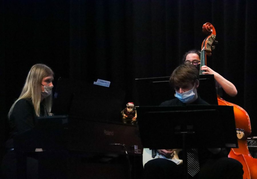 Junior Evelyn DiGenova (bass) and sophomores Lana Dauw (keys) and Mark Schultheiss (guitar) perform Petes Groove at the Rockwood Jazz Festival. The band has been preparing for the festival for months. The Jazz Band meets every Zero Hour Tuesday through Friday.