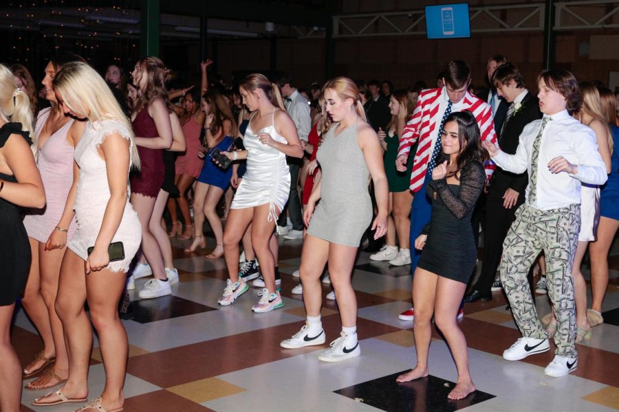 Students+dance+in+the+Commons+during+the+2022+Winter+Formal.+This+years+theme+is+Disco+Fever.