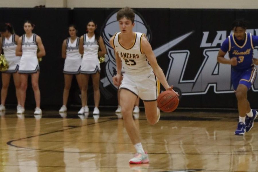 Bringing+the+ball+up+the+court%2C+senior+Matt+Haefner+dribbles+the+ball.+Haefner+was+nominated+for+the+McDonalds+All+American+Game+which+will+take+place+on+March+28.