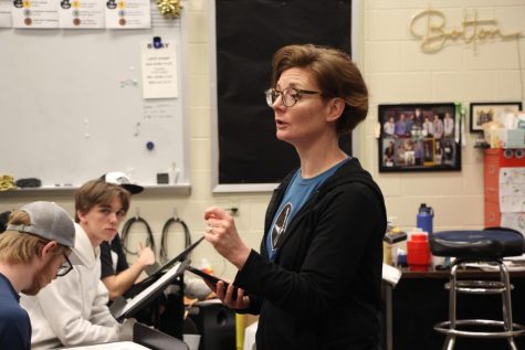 While teaching the Guitar Ensemble, fine arts teacher Traci Bolton tells her students to take notes of an audio clip. Bolton recently won the Outstanding Music Educator  Award from the St. Louis Suburban Music Educators Association, along with a Rose Award from Rockwood.
