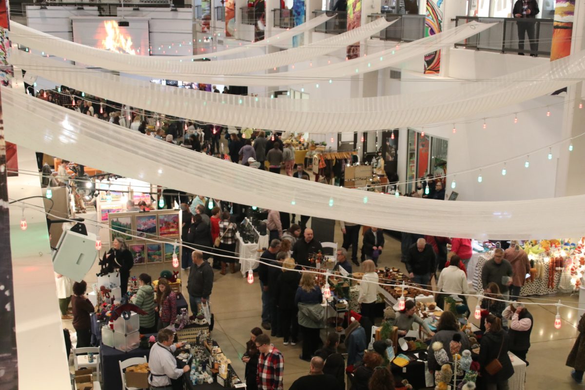 Crowds browse handmade goods at Merry Makers Market on Dec. 5 from 5–8 p.m. and Dec. 6 from 11 a.m. to 5 p.m., at the Foundry Art Centre.