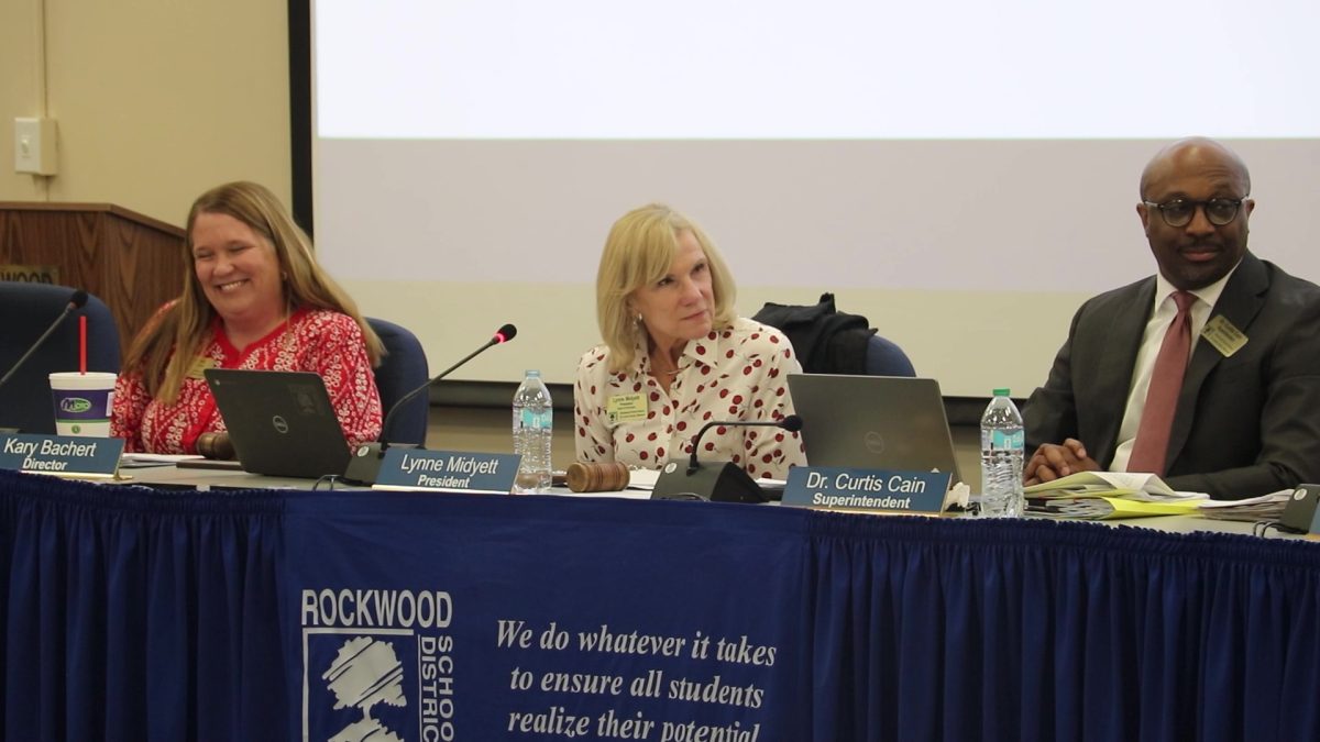 President Lynne Midyett dismisses meeting for the final time.